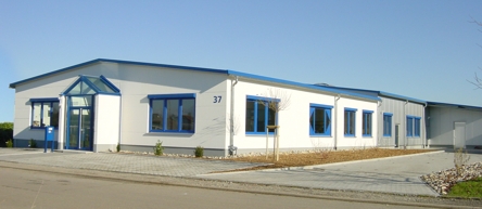 halle-neu11-02 (444x197).jpg (63992 Byte)